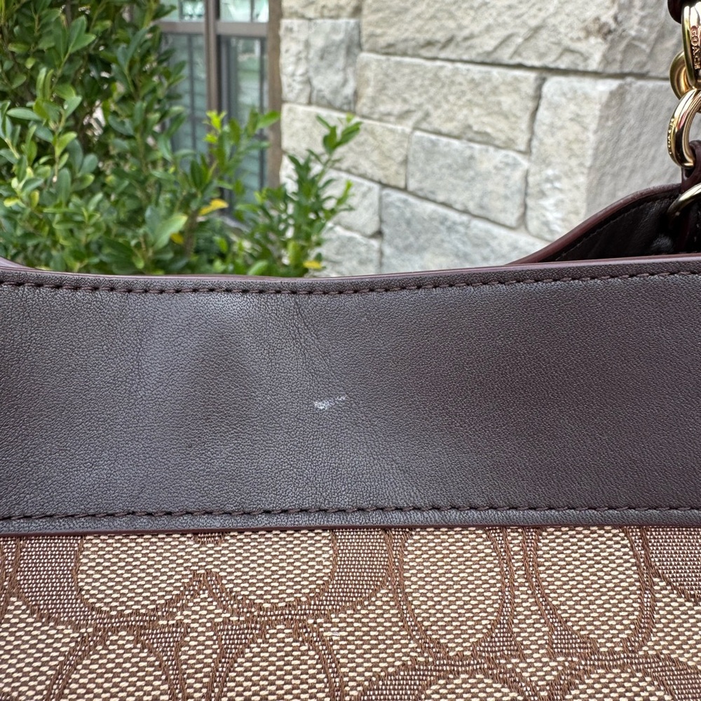 ❌SOLD❌✨Gently Used Ladies Coach Signature Brown and Tan Shoulder Bag✨ - Picture 6 of 16